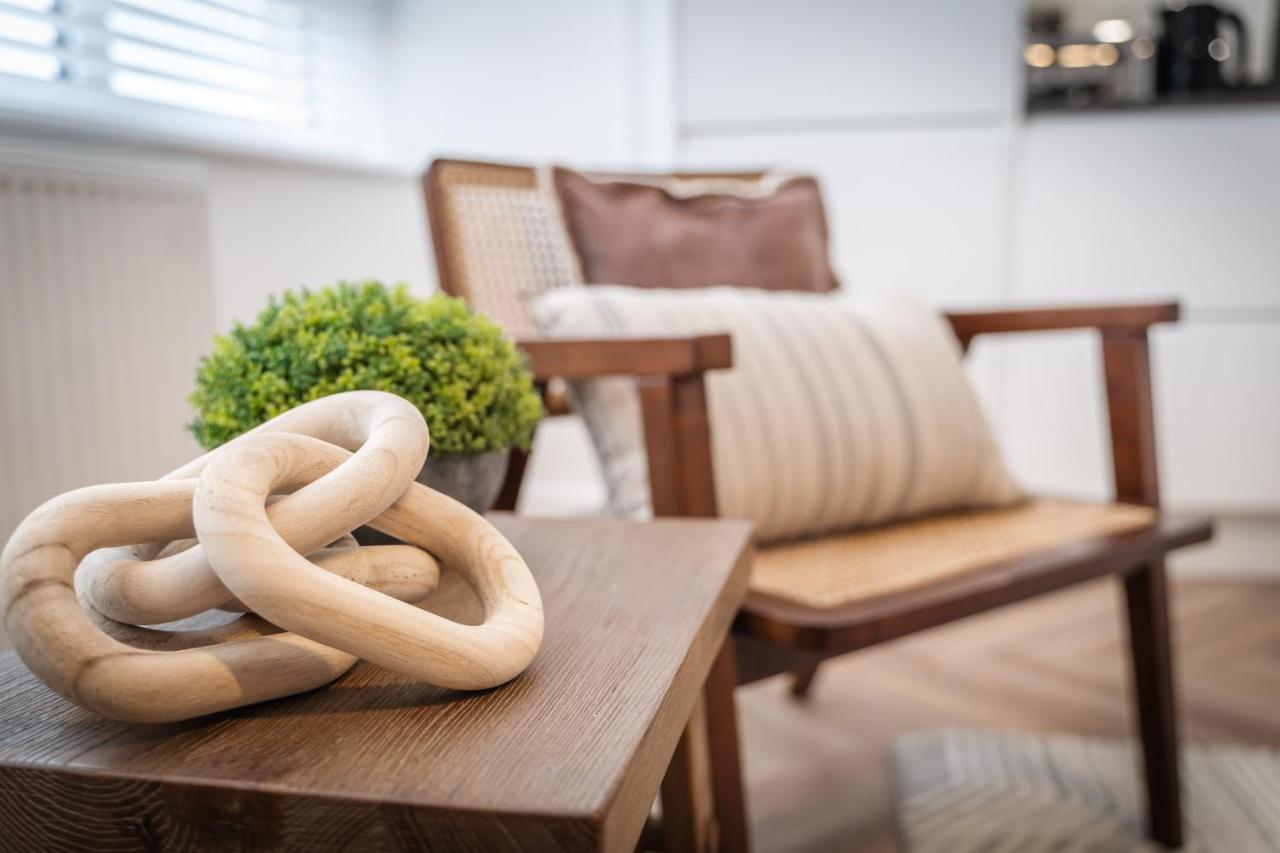 Royal House Stylish Apartments - Chester Bagian luar foto