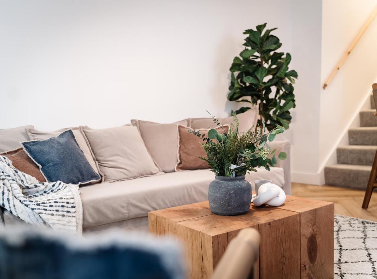 Royal House Stylish Apartments - Chester Bagian luar foto
