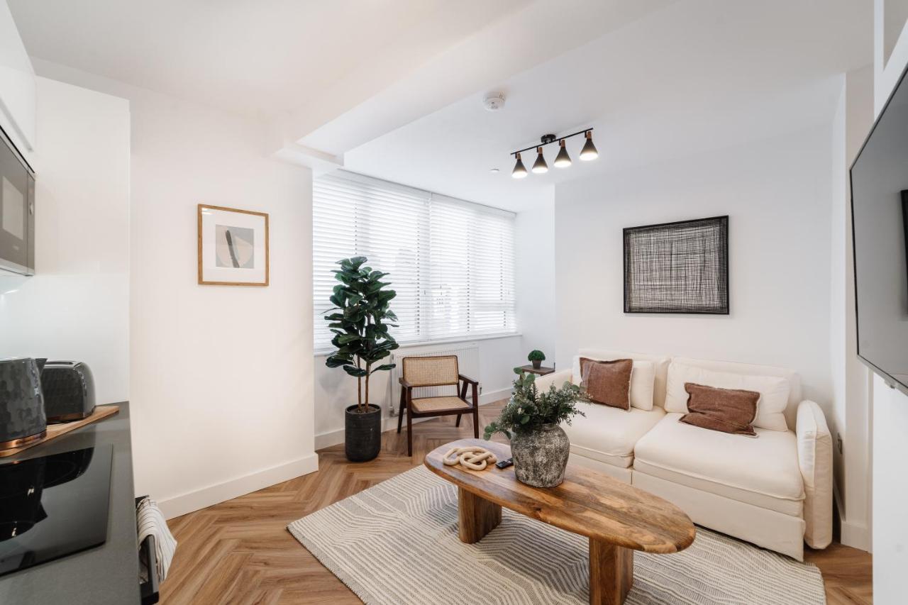 Royal House Stylish Apartments - Chester Bagian luar foto
