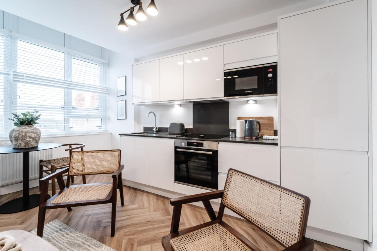 Royal House Stylish Apartments - Chester Bagian luar foto