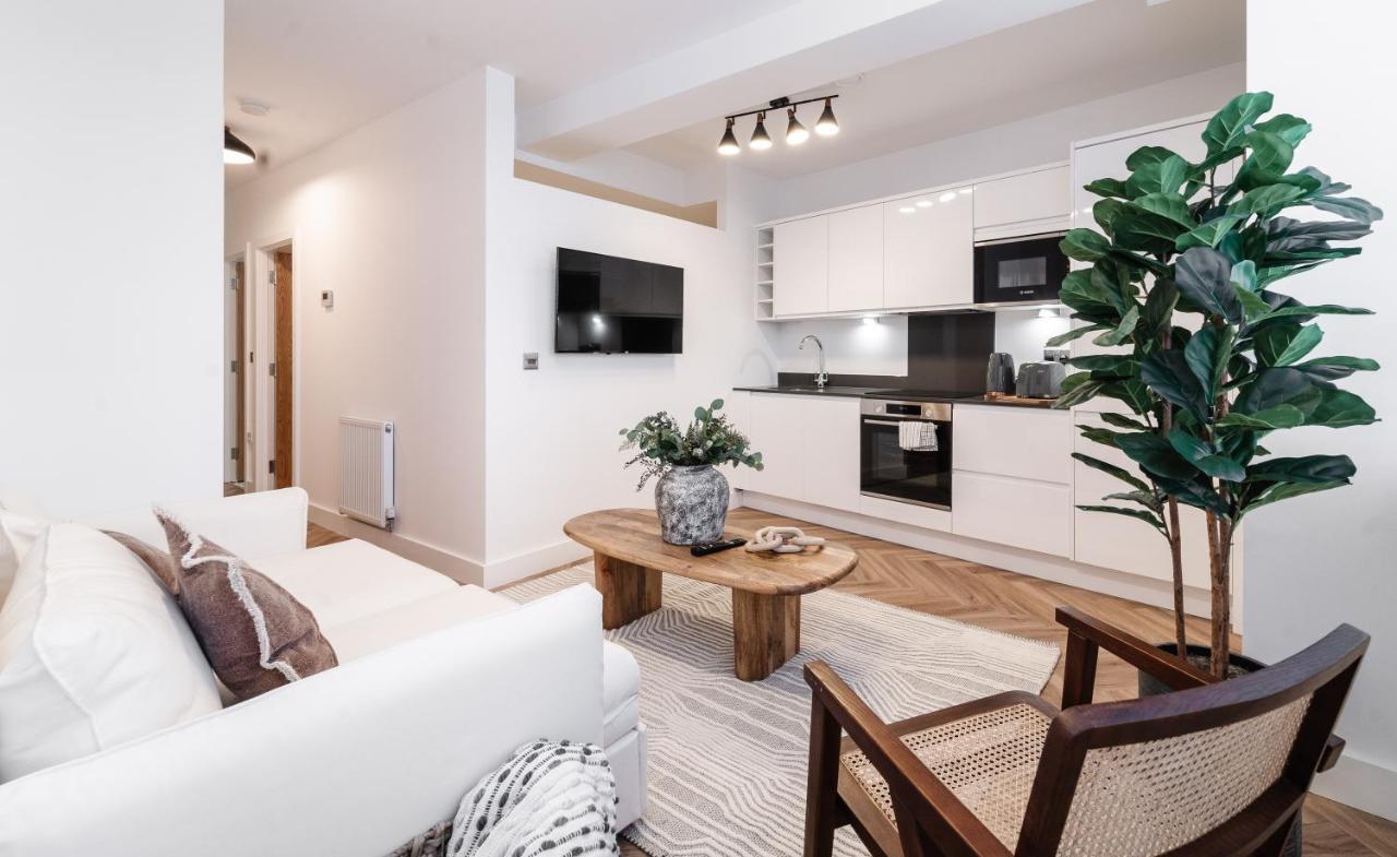 Royal House Stylish Apartments - Chester Bagian luar foto