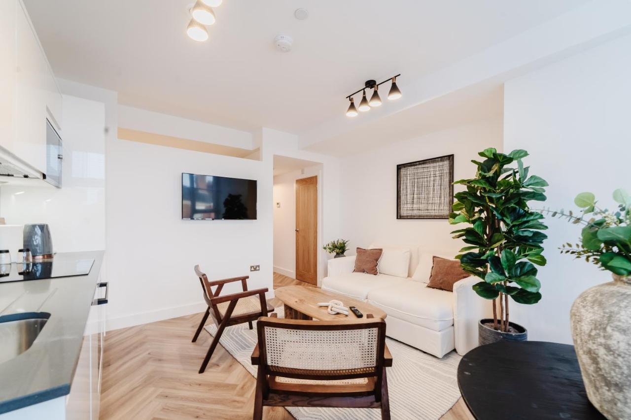 Royal House Stylish Apartments - Chester Bagian luar foto