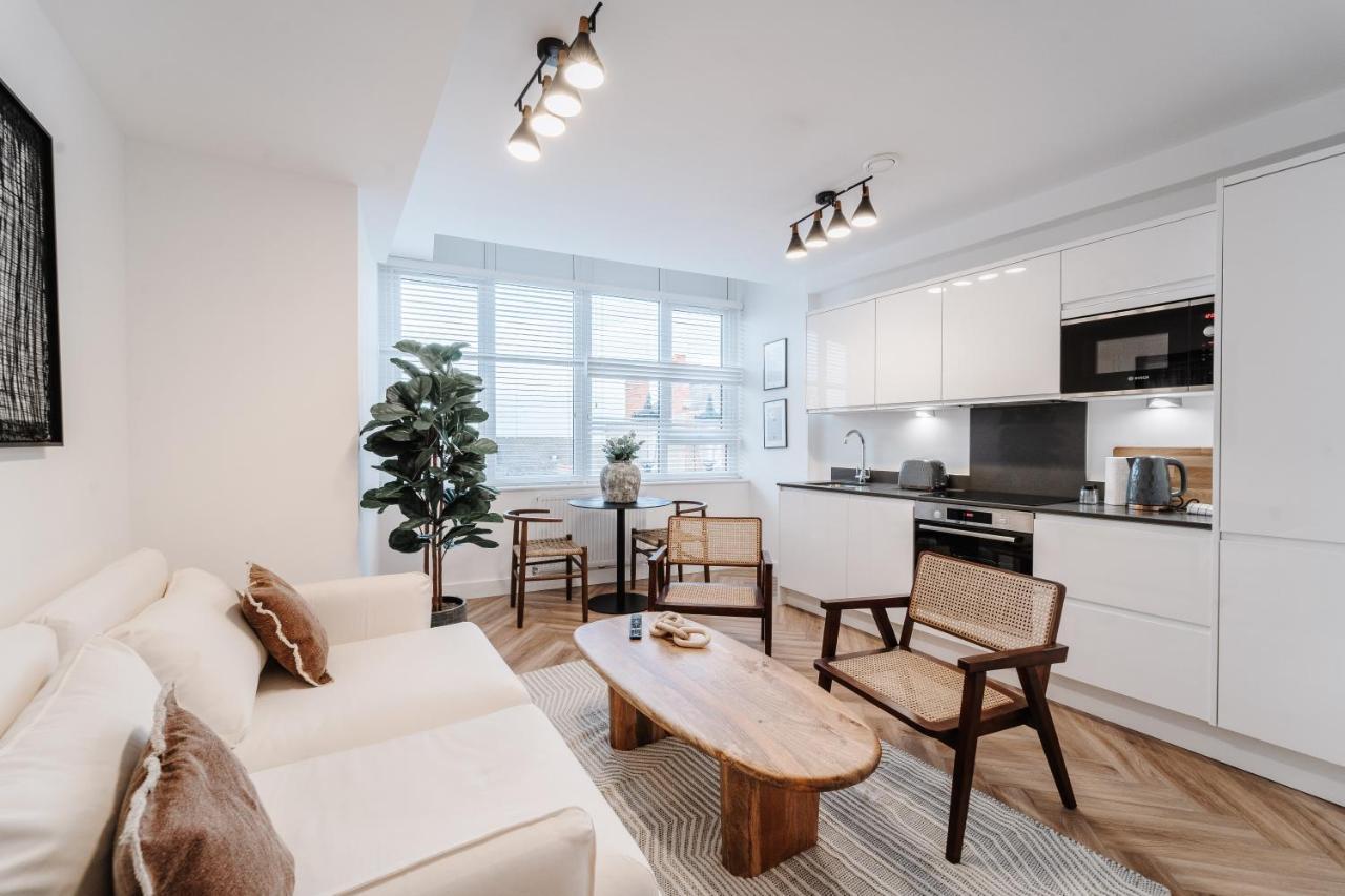 Royal House Stylish Apartments - Chester Bagian luar foto