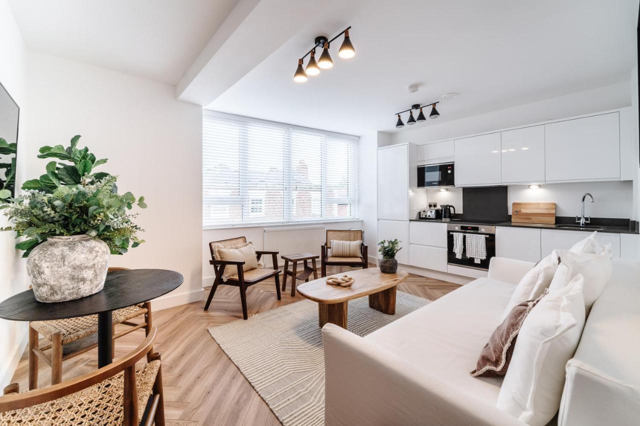 Royal House Stylish Apartments - Chester Bagian luar foto